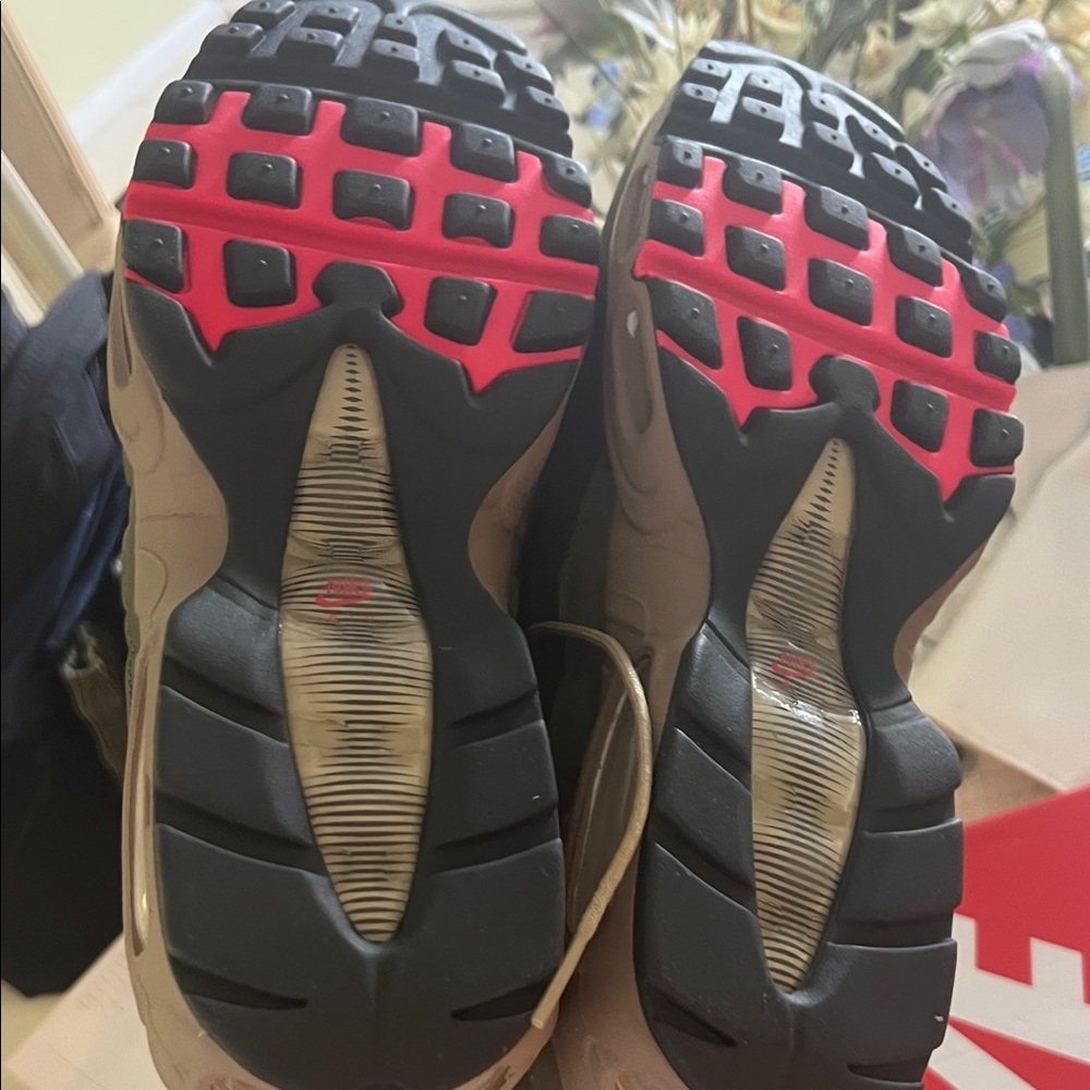 Nike Air Max 95 Olive and Beige Sneakers - Picture 7 of 11